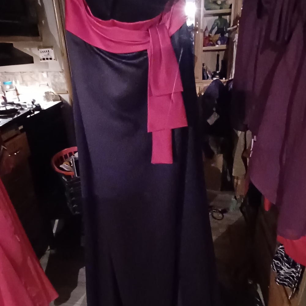 Dresses - Picture 16 of 16